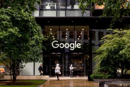 Отказ Google от запрета на использование ИИ для оружия встречен осуждением правозащитников и бывших сотрудников компании
